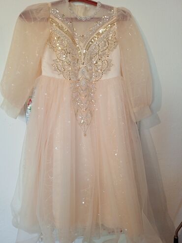 кукольный домик бу: Платья отличного качества 
состояние 10/10