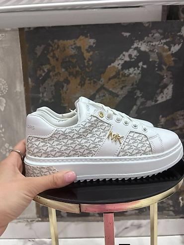 Patike: Ženske patike – dizajnerski modeli Vel. od 36 do 40 Oba modela su — 18