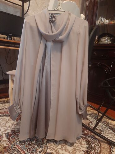 rabia hicab butik instagram: Şıq qadın paltosu/üst geyimi - Rəng: açıq bej-boz tonlarında - Parça