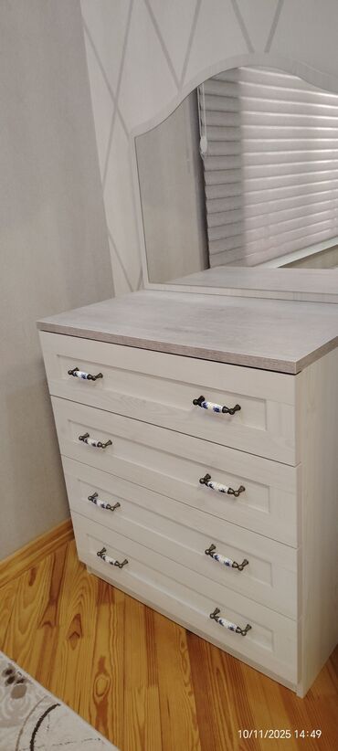 Masa və oturacaq dəstləri: İşlənmiş, Açılmayan, Dördbucaq masa — 8