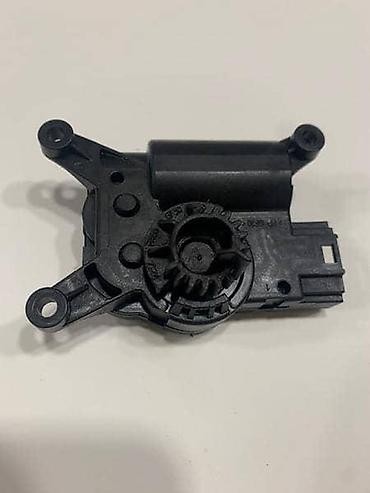 motalice za duvan: MOTOR KLAPNE GREJANJA GOLF ZA VOLKSWAGEN GOLF 7 - 5Q0907511H | Motor — 1