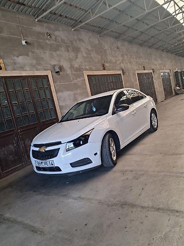 ford fusion ölüxanası: Chevrolet Cruze: 1.4 l | 2014 il Sedan — 8