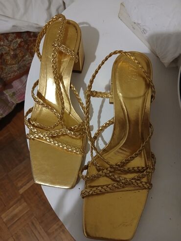 puma papuce sa platformom: Sandals, Zara, 39