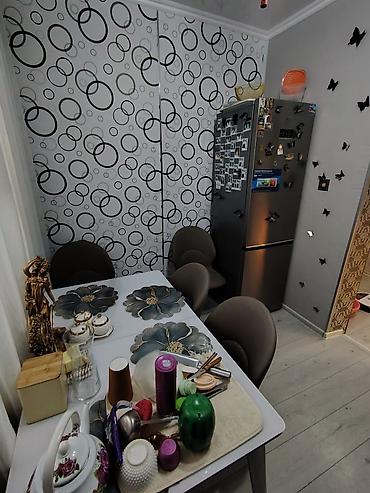 Продажа коттеджей и домов: Продаётся дом с участком 8 соток На участке имеется 2дома, есть газ — 9