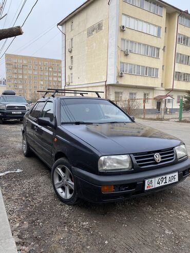 Volkswagen: Volkswagen Vento: 1993 г., 1.8 л, Механика, Бензин, Седан