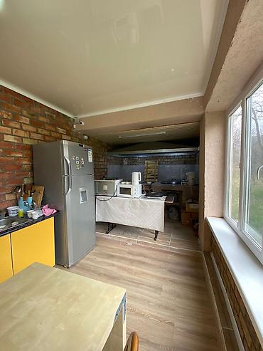 Посуточная аренда домов: 150 м², 3 комнаты, Балкон застеклен, Бронированные двери, Видеонаблюдение — 7