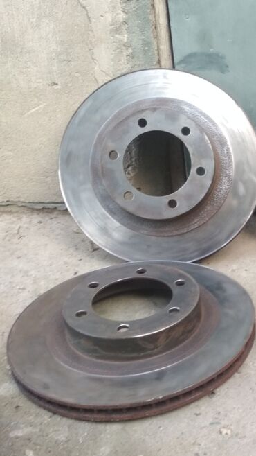 Другие аксессуары: Продаю на Лексус Жх 470 комплект оригинальных дисков, так же есть — 15