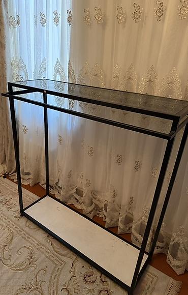 Stend vitrinləri: Hərəsindən 2 ədəd var. 150 m alınıb. Biri 60 m satılır. Tək tək almaq — 4