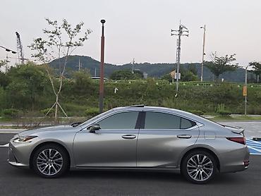 Другие детали салона: Lexus — центральная консоль и интерьер с премиальным функционалом — 24