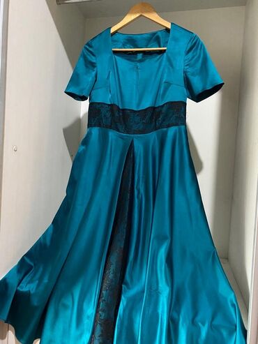 атласное платье со шлейфом: Атласная платья изумрудного цвета размер 46-48 одевала один раз сшили