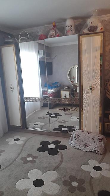Yataq otağı mebel dəsti Tərkib - 4 qapılı dolab: ortada iki iri