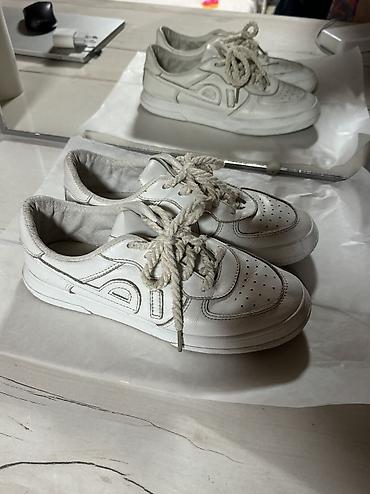 nike drill: Белые кожаные кроссовки, если постирать будут белощнежные🫠 - Размер — 3