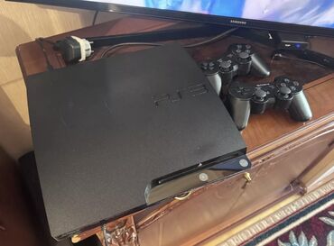 sony playstation 3 slim: Əvvəla Salam.ps 3 hər bir şeyi işləyir,içində 50 ədəd oyun var,üsdündə