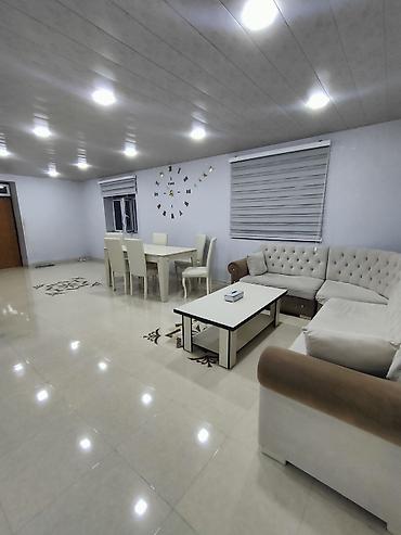 əmlak satışı saytları: 3 otaqlı geniş mənzil – müasir interyer - Geniş salon: künc divan — 7