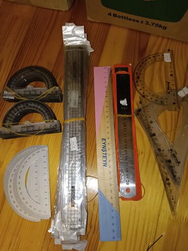 Masaüstü dəstlər: Məktəb ləvazimatları və dəftərxana dəsti Komplektin tərkibi: - Dərs — 3