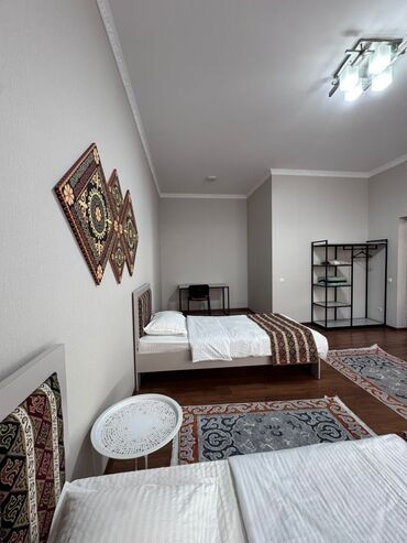 2 кровати: Односпальная кровать, Б/у, С мягкой обивкой, длина - 200 см