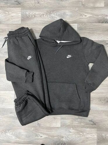 Trenerke: Muški deblji komplet trenerke S,M,L,XL,XXL veličine za 4500 din
pb — 2