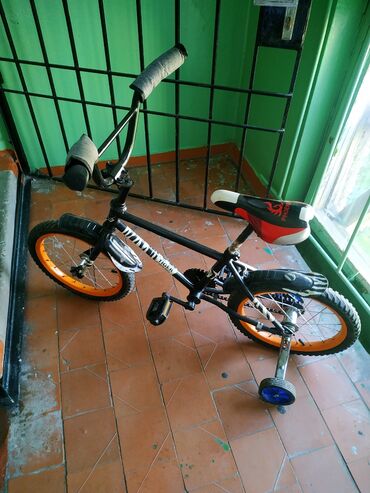 велосипед коляска: Продается отличный велосипед детский на 5-6 лет примерно. Цена 2500
