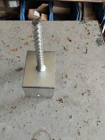 Proizvodi od rolovanog metala, metalni kanali: Drzac stuba 1.000 din — 3