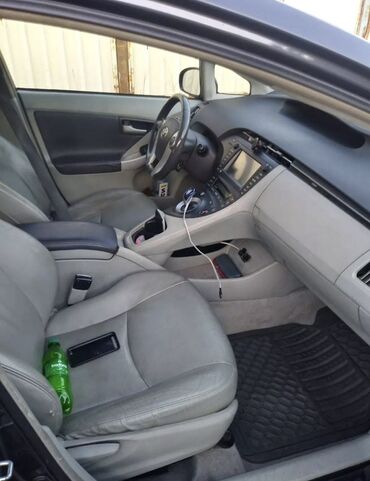 bmw 3 серия 320td at: Toyota Prius hibrid, 3-cü nəsil, qara rəng. Xüsusiyyətlər: - Hibrid