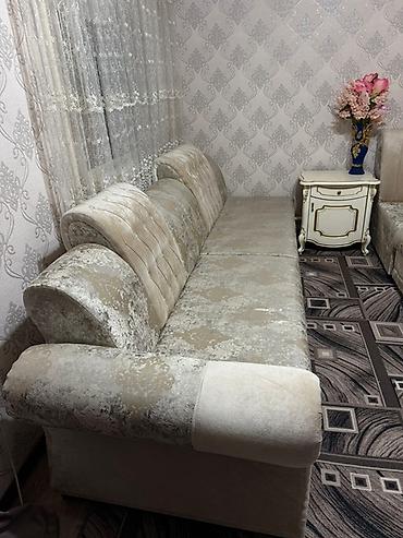 мягкой мебель: Мягкий гарнитур из двух диванов в классическом стиле. Основные — 6