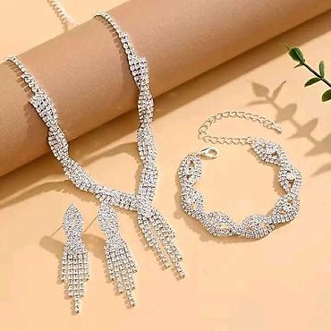 Setovi nakita: Setovi 3000 din🔥🔥
💋 na lalafo.rs — 11 Setovi nakita: Setovi 3000 din🔥🔥
💋 — 11