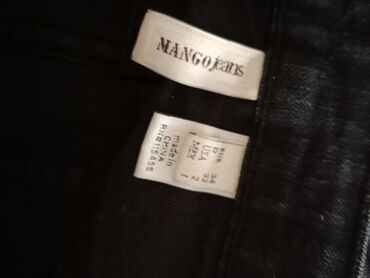Farmerke: Mango jeans crne farmerke
 Veličina 34
kratko nošene
Cena 800 din — 8