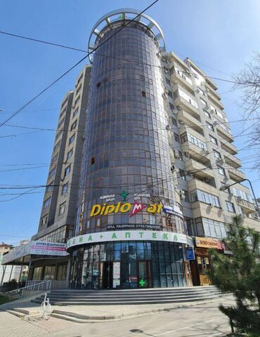 снять жилье в кыргызстане: 3 бөлмө, 100 кв. м, Элитка, 10 кабат, ПСО (өзү оңдоп түзөтүп бүтүү үчүн)