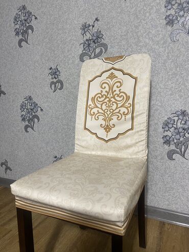 Текстиль: Чехол для стульев 
Одна шт
Имеется 4 шт