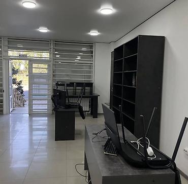 70: Продажа офисов 70 м², 1 этаж — 3