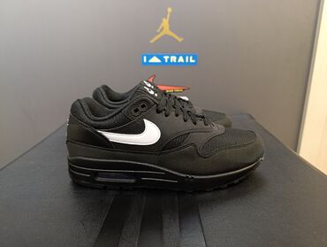 Кроссовки и спортивная обувь: Nike Air Max 1 
ОРИГИНАЛ !
размер 42 (26.5 см)
цена 14.900 сом