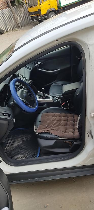 Продажа авто: Ford Focus: 2014 г., 1.6 л, Механика, Бензин, Универсал — 5