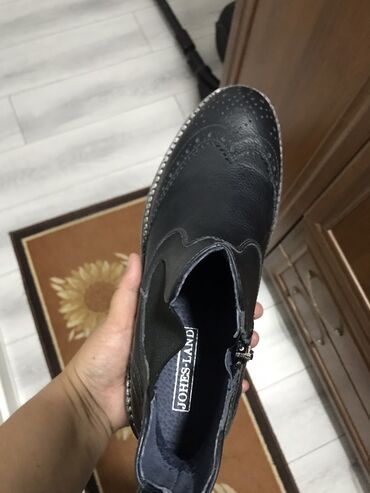 спец ботинка: Продаю мужские ботинки деми, Италия. Новый
