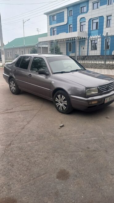 продаю авто под выкуп: Volkswagen Vento: 1995 г., 1.8 л, Механика, Бензин, Седан