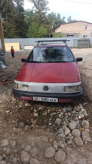 дом обмен на авто: Volkswagen Passat: 1990 г., Бензин, Седан