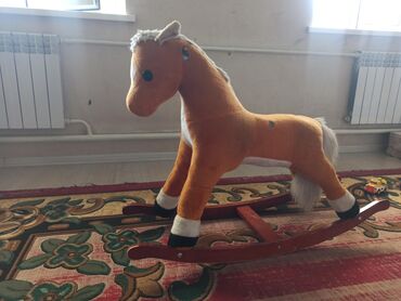 продаю детские игрушки: Продаю лошадку в районе киркомстром