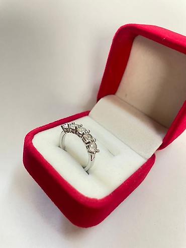 Prstenje: Elegantni modeli sa dragim i poludragim kamenjem - Halo verenički — 4