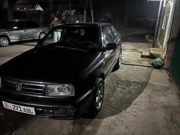 Volkswagen: Volkswagen Vento: 1992 г., 1.8 л, Механика, Бензин