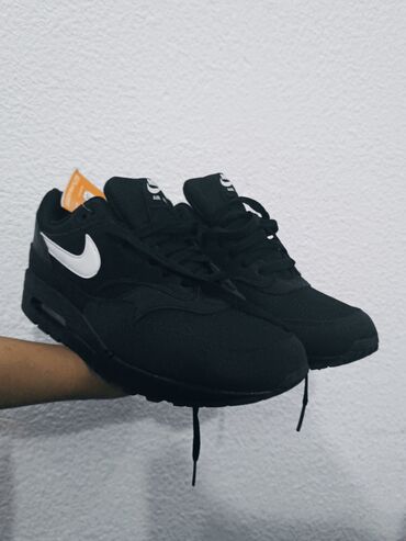 nike air max plus: Продаётся Nike Air Max 1
Black White Swoosh оригинал