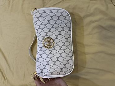 bag: Мини-сумка на плечо/подмышку, белая с серым монограммным принтом «M» — 1