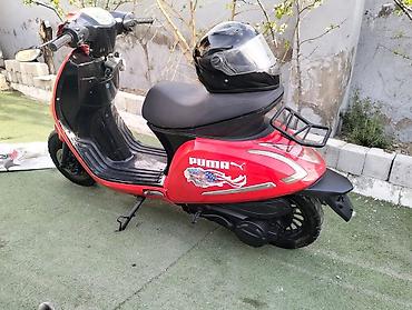 dort tekerlekli motor: Qırmızı rəngli şəhər skuterı - Gövdə: kompakt və yığcam korpus — 1