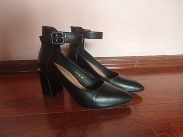 обувь из италии: Туфли 39, цвет - Черный