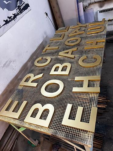 Другие специальности: Требуются работники в мастерскую по производству рекламных вывесок — 7