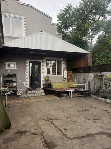 сдаю дом на длительный срок рядом просп жибек жолу бишкек: Дом, 90 м², 5 комнат, Собственник, Старый ремонт