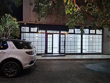 bakixanovda: Ümumi 105 kvdır 1ci mərtəbə 75 kv zirzəmi isə 30 kvdır,qarışısında — 9