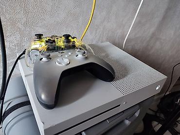 Xbox One S 1TB + проводной геймпад + игры в комплекте сама консоль и