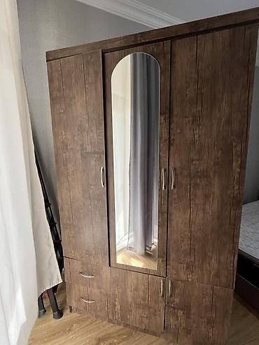 Ev üçün mebel: İşlənmiş, 3 qapılı, Güzgülü, Qəhvəyi, Taxta, Açılan, Düz dolab — 1