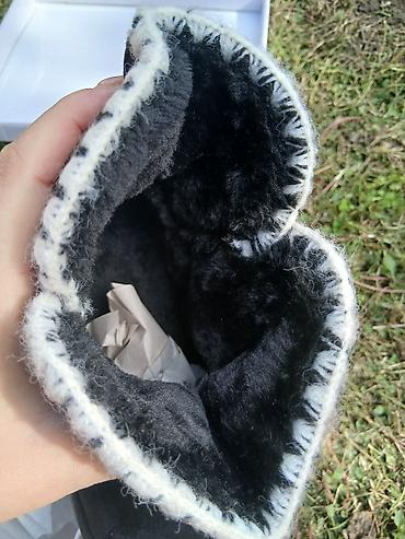 ugg mini cizme: Ženske zimske čizmice – kratke, sa platformom i dekorativnim prošivom — 2
