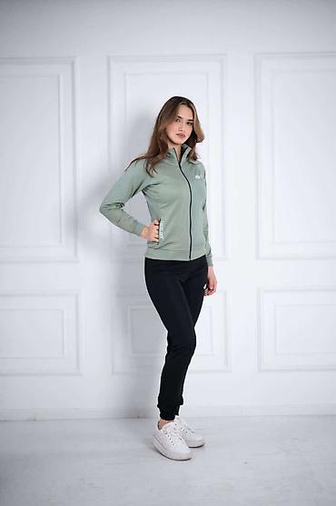 Gornji i donji deo: M - 2XL
3000 din. E — 11