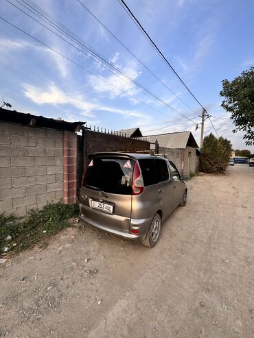 пассат 2002: Toyota Funcargo: 2002 г., 1.3 л, Автомат, Бензин, Хетчбек